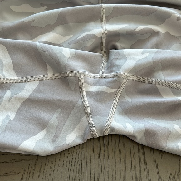 Athleta Elation Camo 7/8 Tight - Picture 8 of 8